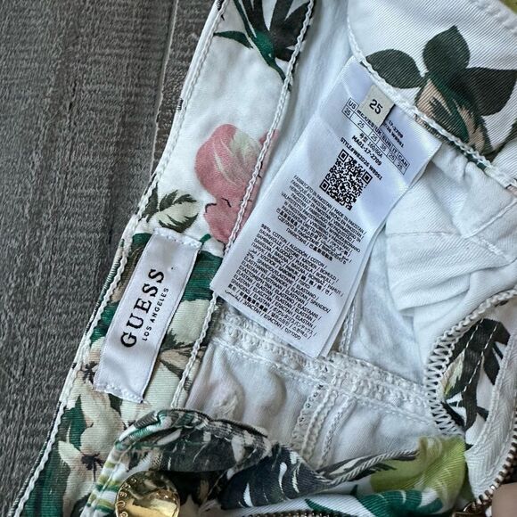 Guess Tropical Floral Cutoff Distressed Shorts 25 - Picture 5 of 5